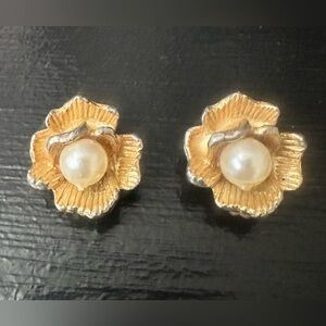 Vintage Gold-Tone Flower Pearl Clip-OnEarrings for Women